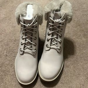 Timberland Women's Ankle Boots in Cream with Fur Trim